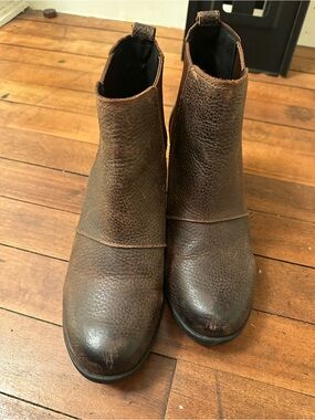Sorel Brown Pebbled Leather Chukka Boots